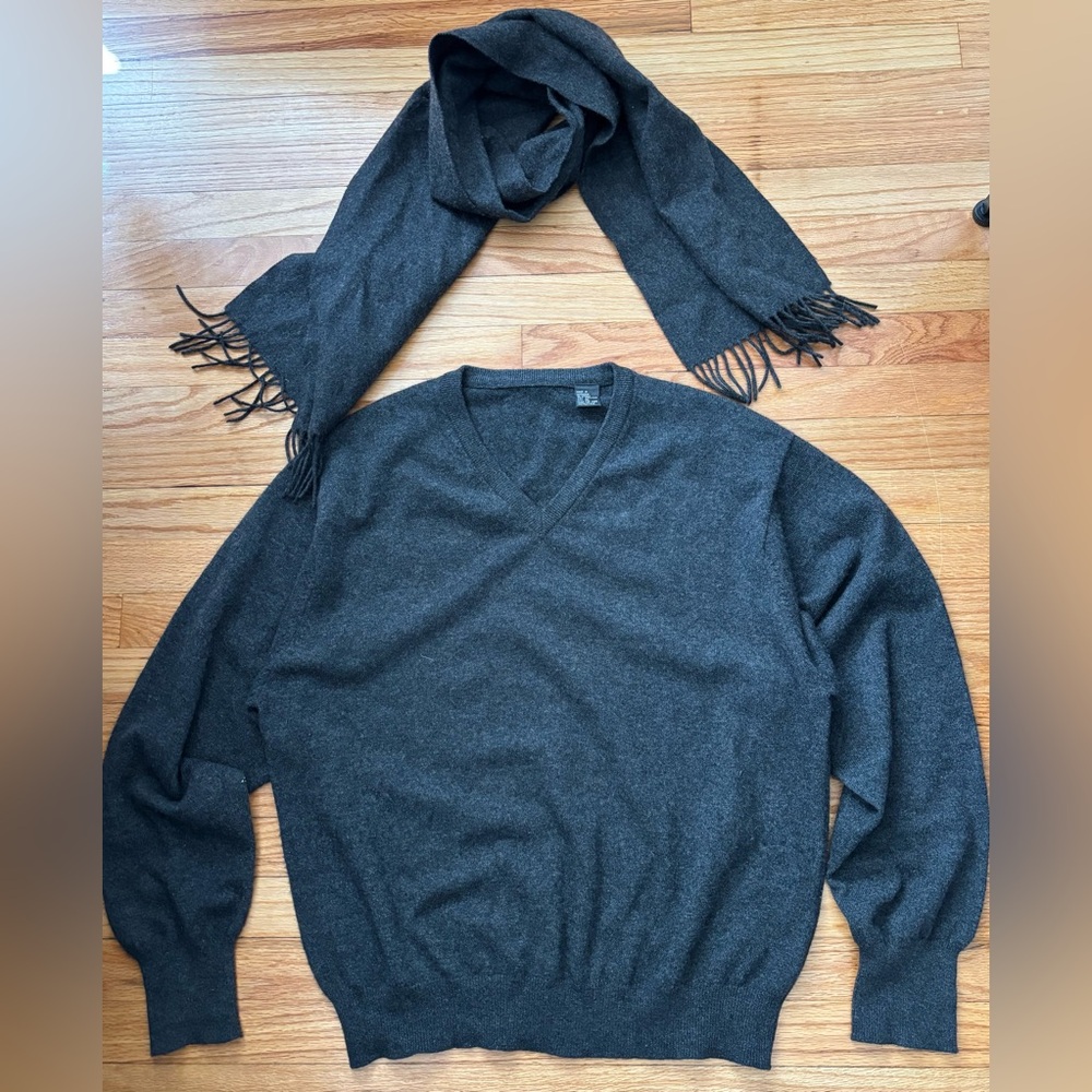 Jos. A. Bank Charcoal CASHMERE V-Neck Sweater and Scarf